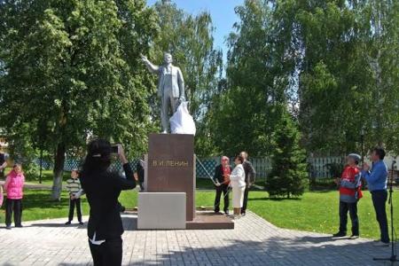 Республика Татарстан. Первый секретарь Рескома Хафиз Миргалимов принял участие в открытии памятника В.И. Ленину в городе Менделеевске