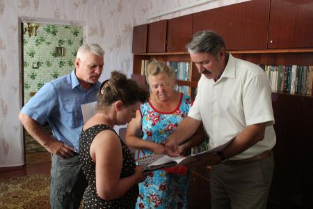 Республика Крым. Коммунисты оказали материальную помощь инвалиду с детства