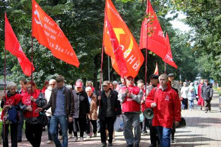 Коммунисты Свердловска провели митинг и шествие в честь очередной годовщины со дня рождения разведчика Николая Кузнецова