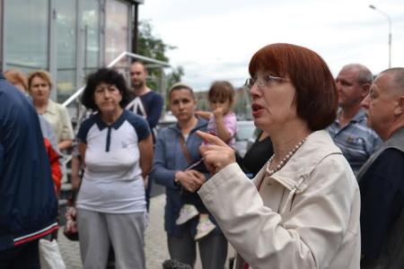 Москва. Жители Жулебино протестуют против открытия пивбара в жилом доме