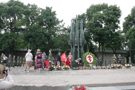 Псковское областное отделение КПРФ приняло участие в митинге в честь освобождения Пскова от немецко-фашистских захватчиков
