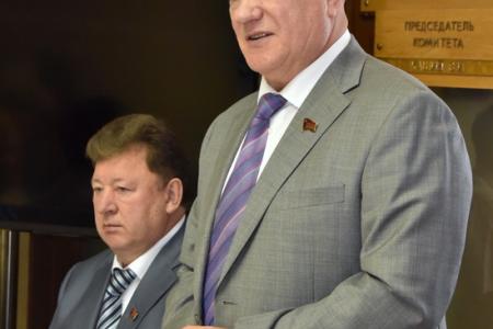 Г.А. Зюганов наградил группу работников легкой промышленности