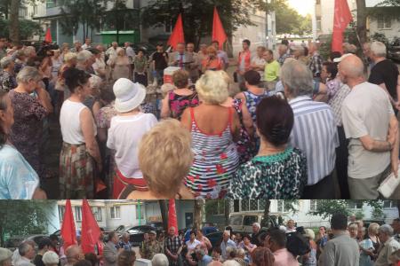 «Народная приемная» на Гидрострое и Комсомольском. Очередные встречи депутата С.П.Обухова в краснодарских дворах