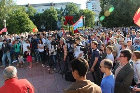 Самарские коммунисты и комсомольцы приняли участие в митинге против объединения трех ведущих вузов области
