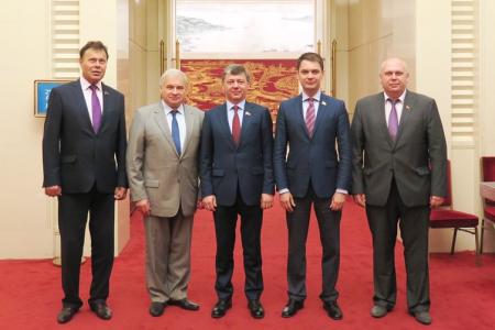 Делегацию ЦК КПРФ во главе с Д.Г. Новиковым принял член Политбюро ЦК КПК Лю Цибао 