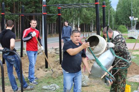 "Турник в каждый двор!". Акция коммунистов Ханты-Мансийского автономного округа