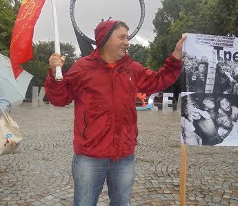 Дождь не помеха пикету. Калининградские коммунисты провели акцию протеста возле памятника «Землякам-космонавтам»