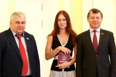 Д.Г. Новиков вручил дипломы выпускникам Центра политической учёбы