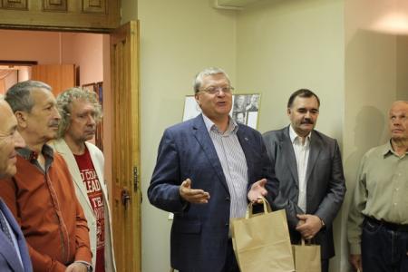 Магаданские коммунисты вручили коллективу краеведческого музея памятную медаль ЦК КПРФ