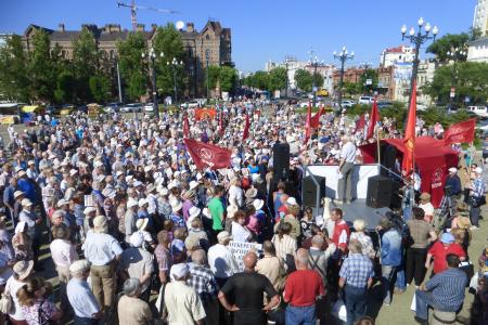 Хабаровчане протестуют против отмены льгот на проезд в общественном транспорте