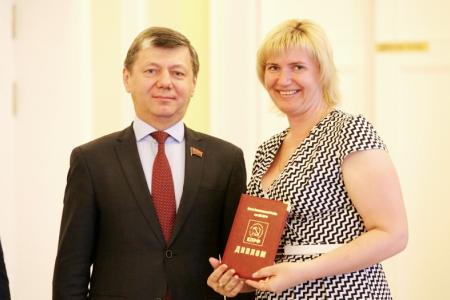 Д.Г. Новиков вручил дипломы выпускникам Центра политической учёбы
