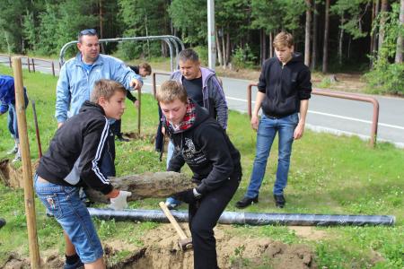"Турник в каждый двор!". Акция коммунистов Ханты-Мансийского автономного округа