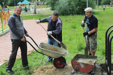 "Турник в каждый двор!". Акция коммунистов Ханты-Мансийского автономного округа