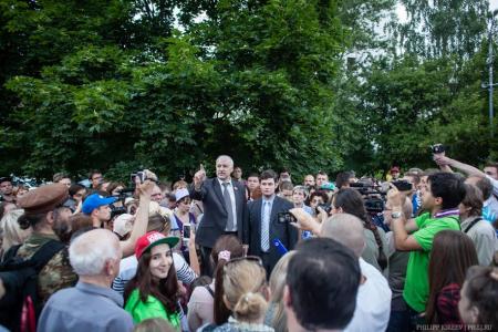 Москва. Жители Лосиноостровского района протестуют против строительства храма на территории парка