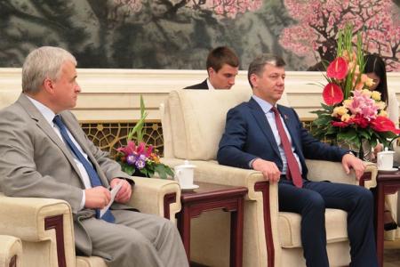 Делегацию ЦК КПРФ во главе с Д.Г. Новиковым принял член Политбюро ЦК КПК Лю Цибао 