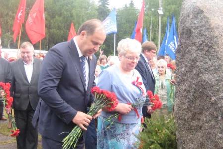 Ленинградская область. Коммунисты приняли участие в праздновании 74-й годовщины начала обороны на Лужском рубеже