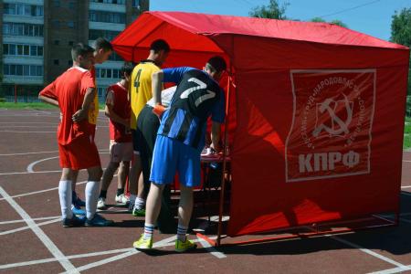 Спортом по капитализму! Тульский обком провел молодежный  массовый турнир по мини-футболу «Антикапитализм-2015»