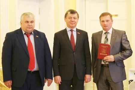 Д.Г. Новиков вручил дипломы выпускникам Центра политической учёбы