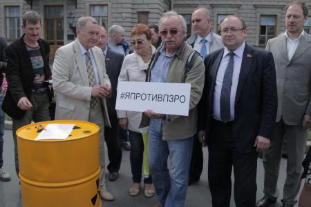 Н.А. Кузьмин доставил в Петербург «Ядерную бочку» и заявил о создании коалиции экологических организаций