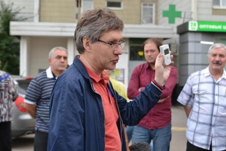 Москва. Жители Жулебино протестуют против открытия пивбара в жилом доме