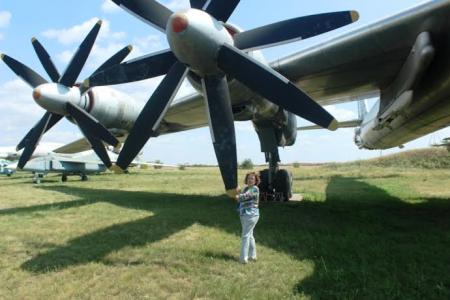 Саратовская область. Ольга Алимова посетила музей авиабазы Дальней авиации в Энгельсе