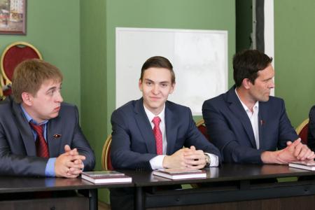 «В добрый путь!». Г.А. Зюганов поздравил выпускников 14-го потока Центра политической учебы ЦК КПРФ
