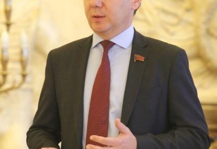 Д.Г. Новиков вручил дипломы выпускникам Центра политической учёбы