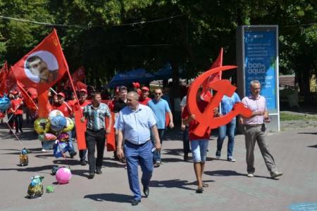 «Россия без буржуев! Россия для рабочих!». В Ростове-на-Дону состоялся молодежный марш «Антикап-2015»