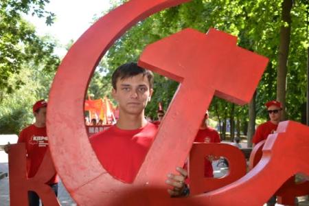 «Россия без буржуев! Россия для рабочих!». В Ростове-на-Дону состоялся молодежный марш «Антикап-2015»