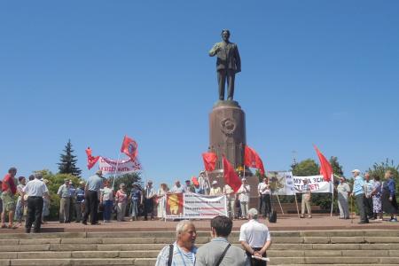 Калиниградские коммунисты провели митинг в честь 69-й годовщины переименования города