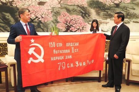 Делегацию ЦК КПРФ во главе с Д.Г. Новиковым принял член Политбюро ЦК КПК Лю Цибао 