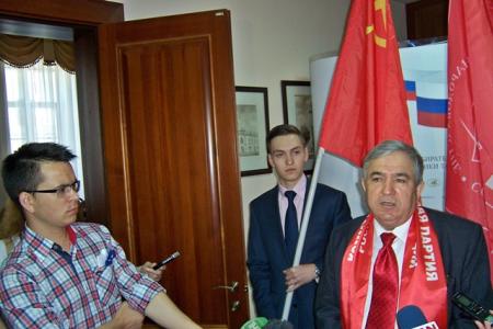 Казань. Лидер коммунистов Татарстана Х.Г. Миргалимов подал документы в республиканский ЦИК для регистрации на должность Президента Республики