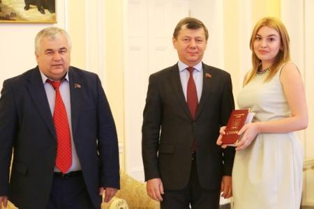 Д.Г. Новиков вручил дипломы выпускникам Центра политической учёбы