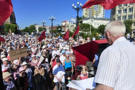 Хабаровчане протестуют против отмены льгот на проезд в общественном транспорте