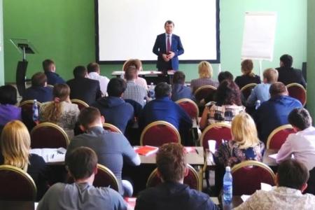 Программу – воплощать, Устав – соблюдать. Д.Г. Новиков провел занятия в Центре политической учёбы ЦК КПРФ