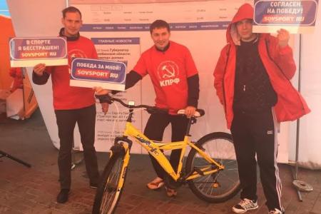 В Челябинске прошел красный Велоквест