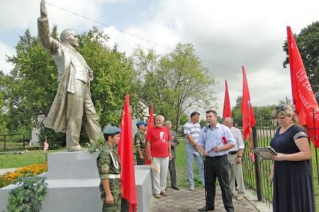 Амурская область. В селе Низинное открыт памятник В.И. Ленину