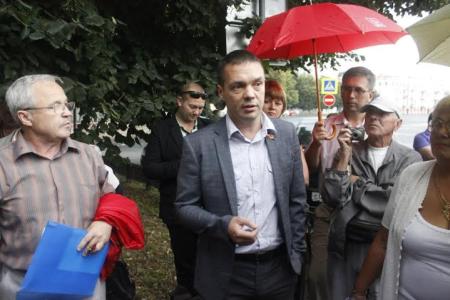 Фракция КПРФ Ярославской областной Думы провела встречу с жителями Бутусовского посёлка под окнами губернатора области