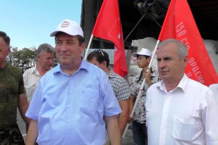 Ставропольские коммунисты во главе с Виктором Гончаровым проводили машины с гуманитарным грузом в Новороссию