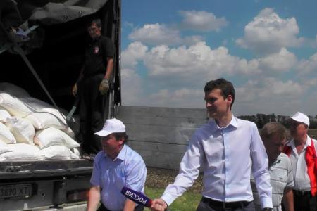 Ставропольские коммунисты во главе с Виктором Гончаровым проводили машины с гуманитарным грузом в Новороссию