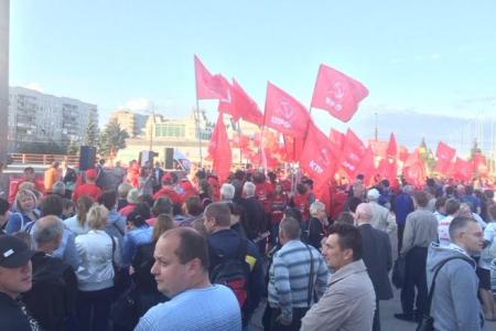 В эти минуты в Нижнем Новгороде проходит массовый митинг КПРФ против судебного произвола на выборах