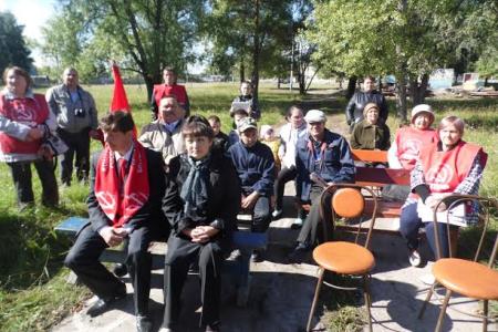 Тюменский обком КПРФ провел выездную акцию протеста в Ярковском районе