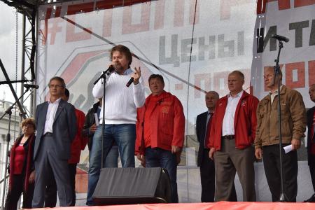 «Либеральное правительство – в отставку! Долой власть капитала и олигархии!»