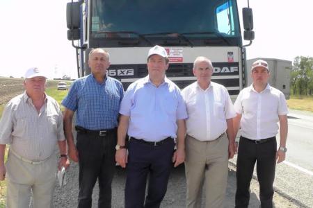 Ставропольские коммунисты во главе с Виктором Гончаровым проводили машины с гуманитарным грузом в Новороссию