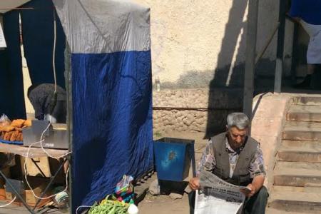 Тульская область. Молодые коммунисты города Щекино провели на городком рынке распространение газет "Правда", "Тульская Правда"