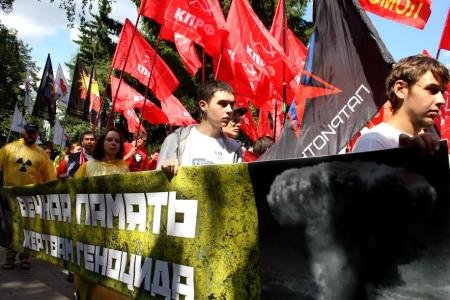 Журавлики для Садако. Свердловские коммунисты почтили память жертв атомных бомбардировок Хиросимы и Нагасаки Маршем Мира