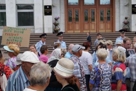 «Священная война» у стен краевого правительства. В Хабаровске прошла акция протеста против антисоциальной политики власти