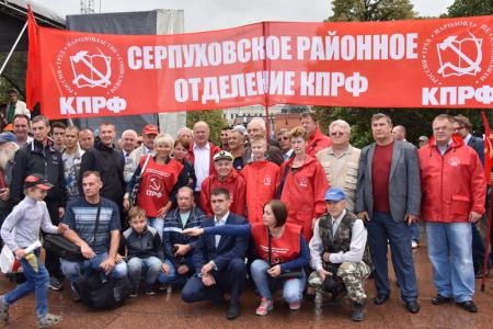 «Либеральное правительство – в отставку! Долой власть капитала и олигархии!»