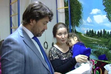 Депутат от КПРФ помог в Уфе малоимущим семьям собрать детей в школу