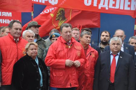 Коммунисты отправили в Новороссию юбилейный, 40-ой гуманитарный конвой 